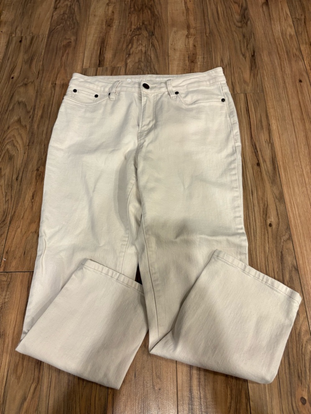 Reitmans Women's Off-White Straight-Leg Jeans
